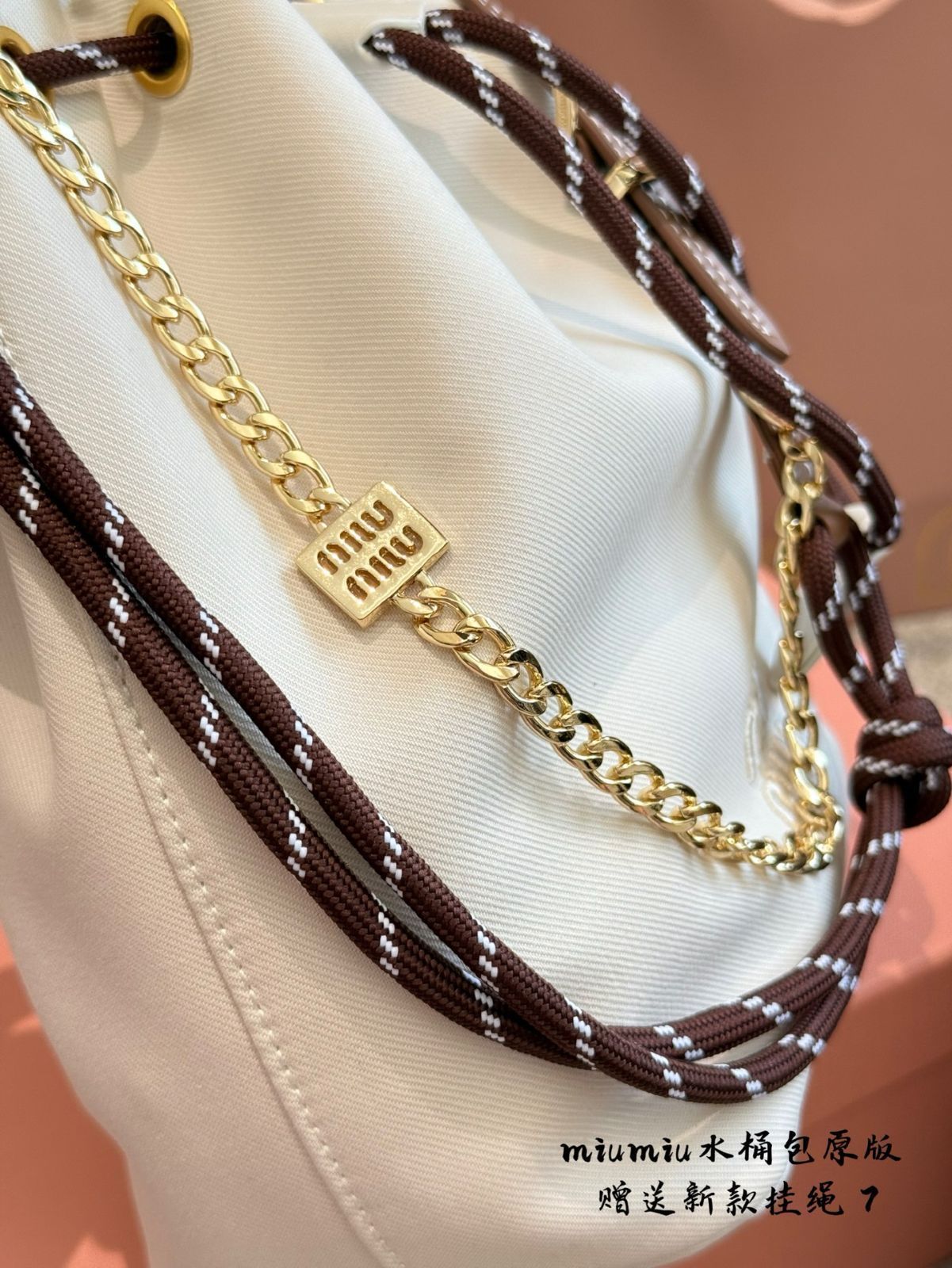 6万取引突破★UPS速達便！【MIUMIU】5BE061 2C90_バケットバッグ 6万取引突破☆UPS速達便利用！【MIUMIU】5HC245_ラフィアハット