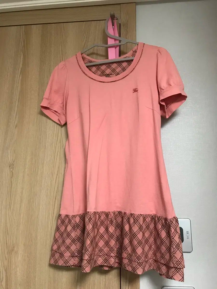 BURBERRY バーバリー ピンク ワンピース 販売しています
