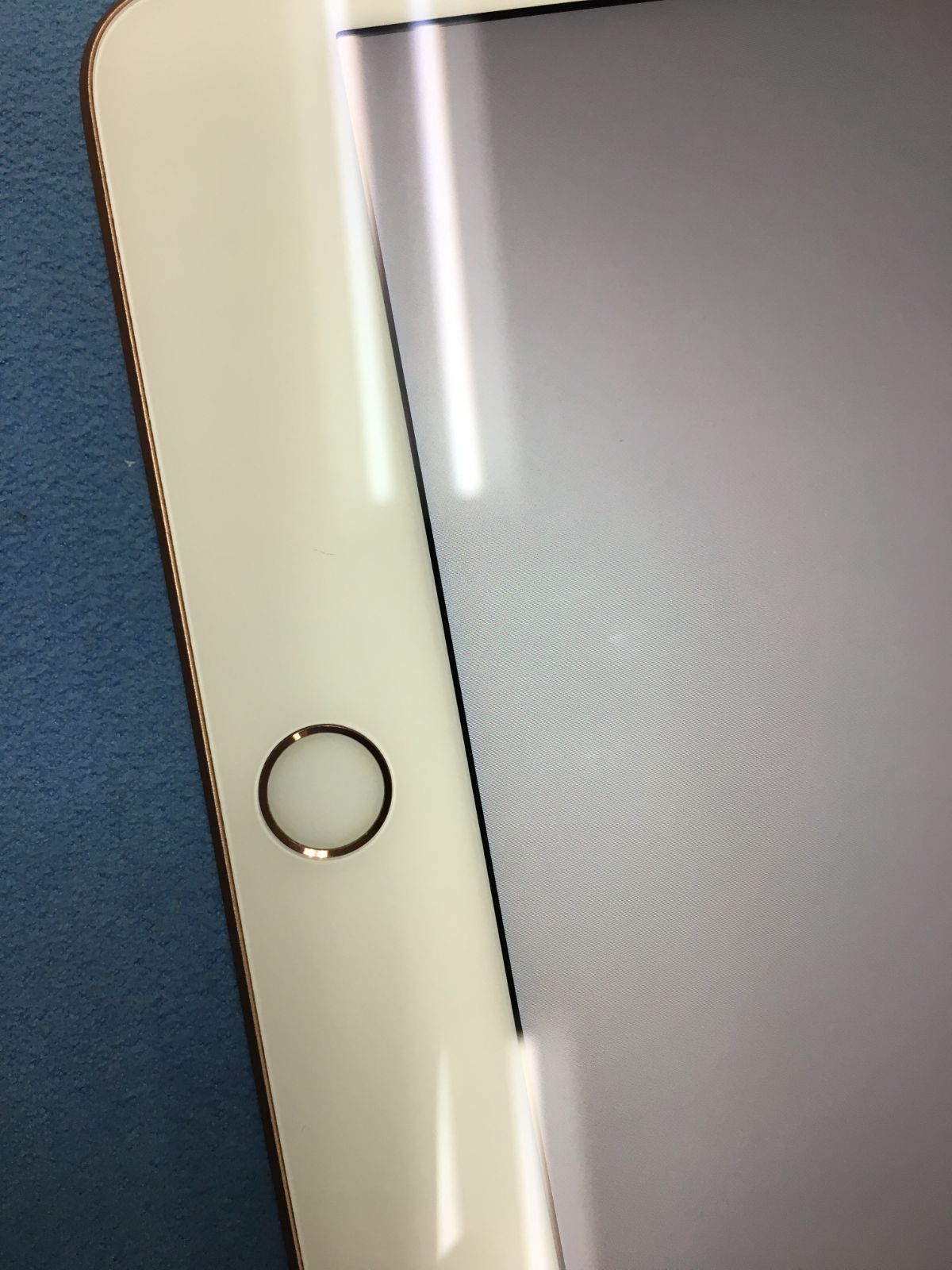 ゴールド 液晶光漏れあり