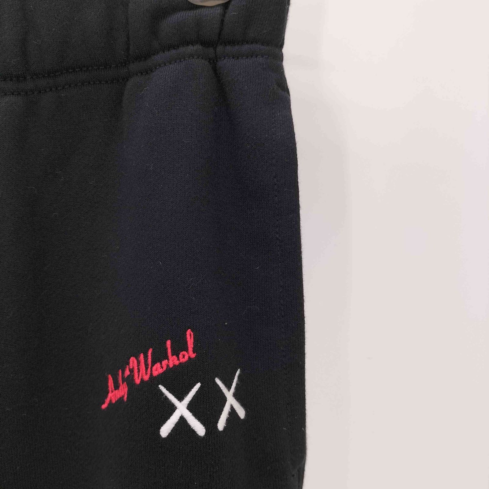 カウズ KAWS ロゴ刺繍 スウェットパンツ メンズ JPN：XS - メルカリ