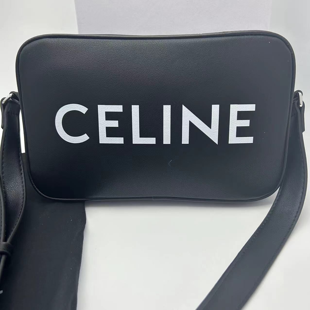 CELINE セリーヌミディアムメッセンジャーバッグ