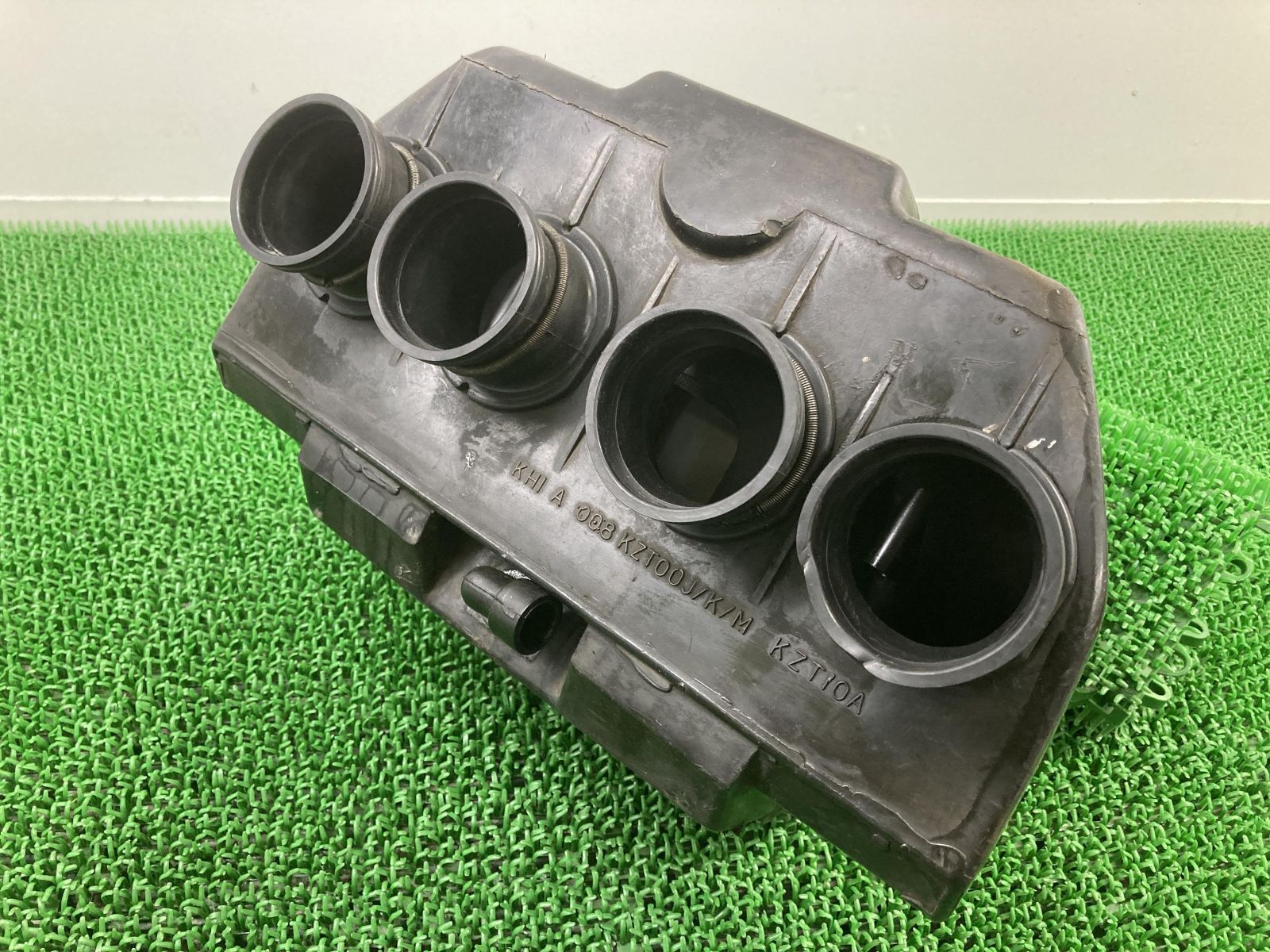 100%新品，お得 KZ1100 エアクリーナーボックス A008 カワサキ 純正 中古 バイク 部品 KZT10A スペクター Z1100 修復素材に 品薄 車検 Genuine その他