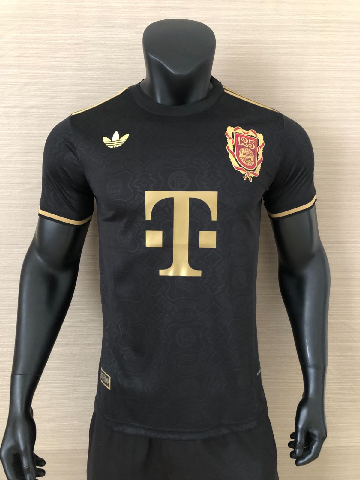 125周年記念FCバイエルン・ミュンヘン MÜLLER 25 番ユニフォーム S バイエルンミュンヘン クラブ創設125周年記念。 ゴールドの