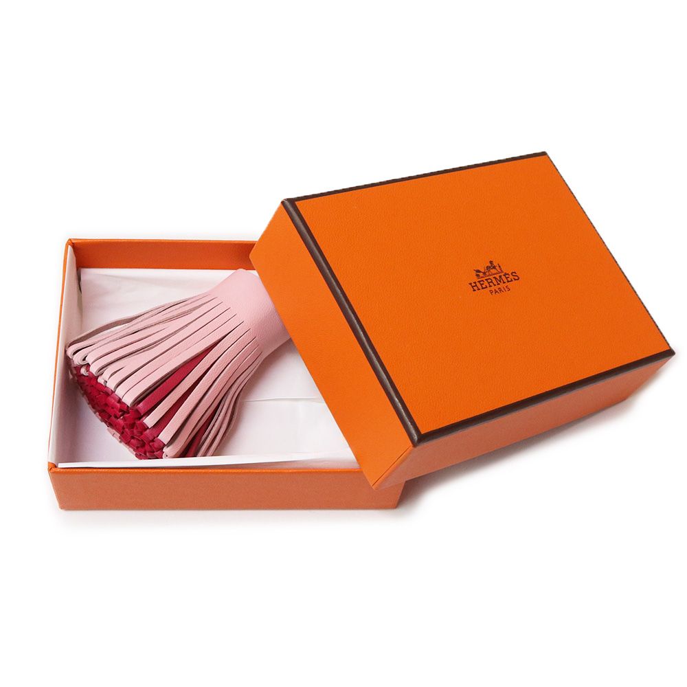 エルメス カルメン トリコロール トリプル キーリング バッグチャーム キーホルダー アニューミロ ラムスキン レザー ローズサクラ ローズショッキング フランボワーズ ピンク シルバー金具 W刻印 HERMES