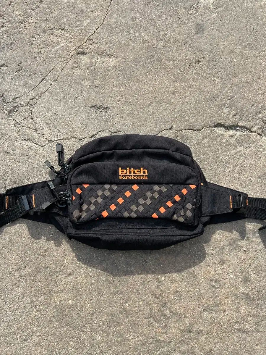 bitch skateboards ビッチ ショルダーバッグ bitch skateboards(ビッチ