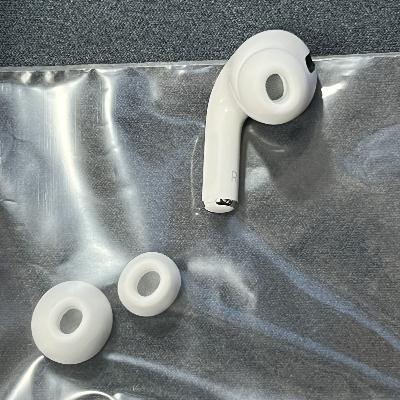 AirPods Pro (第1世代) 右耳（R片耳）のみ 新品 Apple - メルカリ