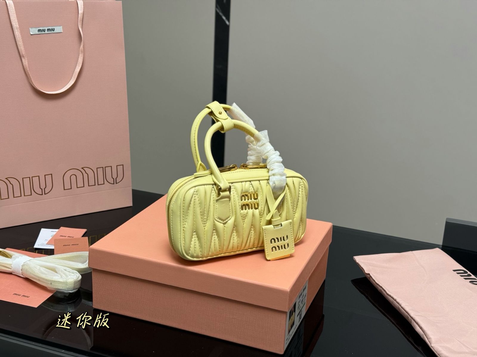 シンプルコーデをラグジュアリーに☆Miu Miu☆ボウリングバッグ