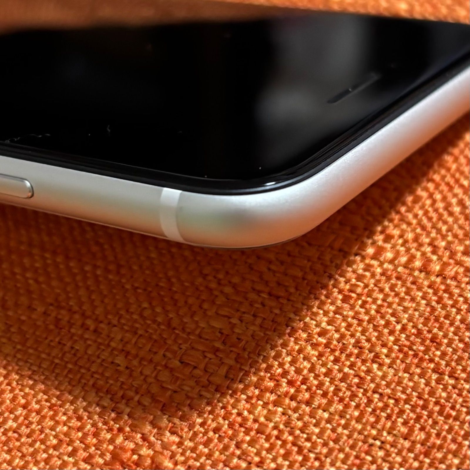 極美品〔中古品〕 iPhone SE 第2世代 64GB ホワイト MHGQ3J／A SIM