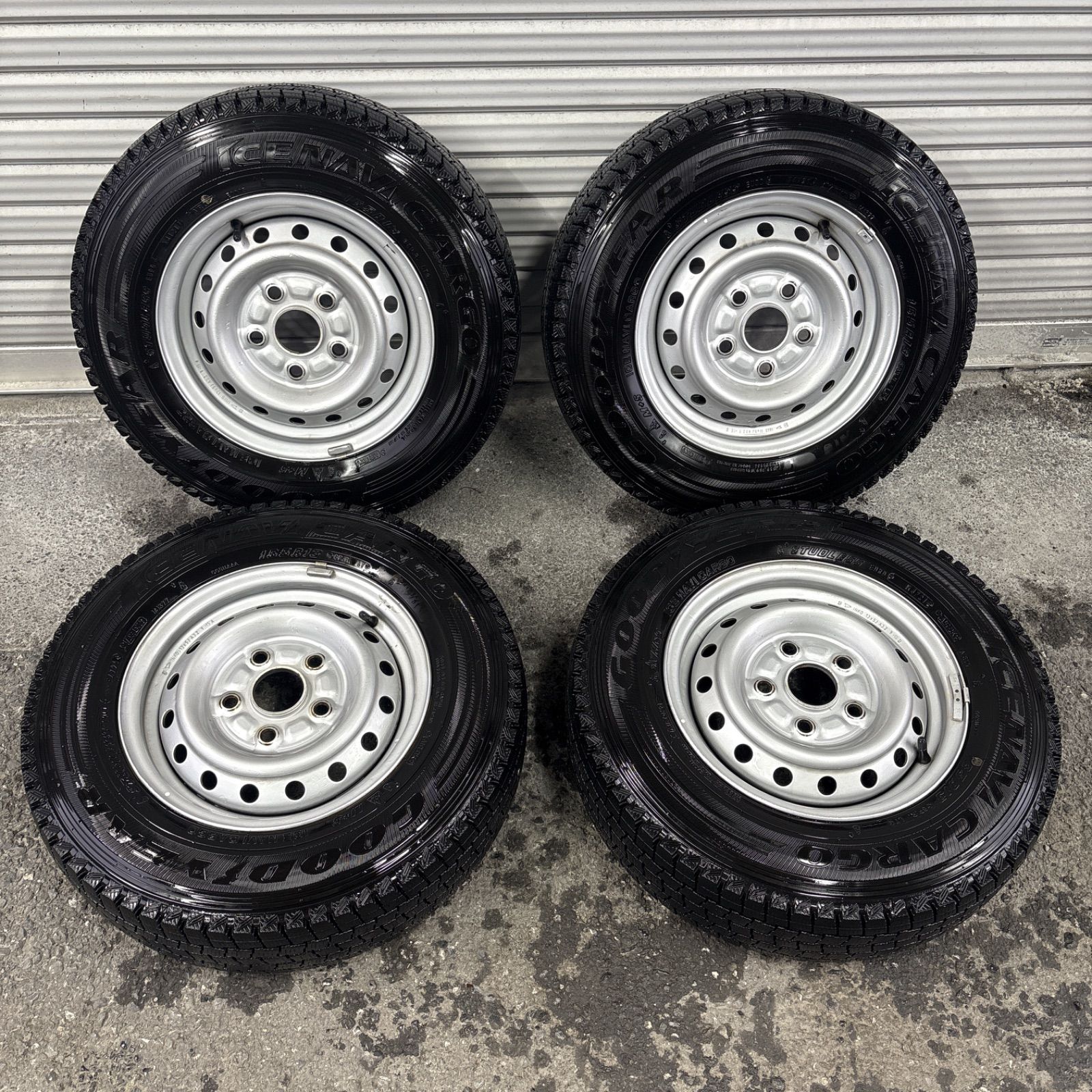 バリ溝 タウンエース ライトエース 純正ホイールタイヤセット スタッドレス