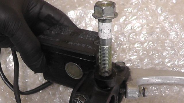 マスターシリンダー M10