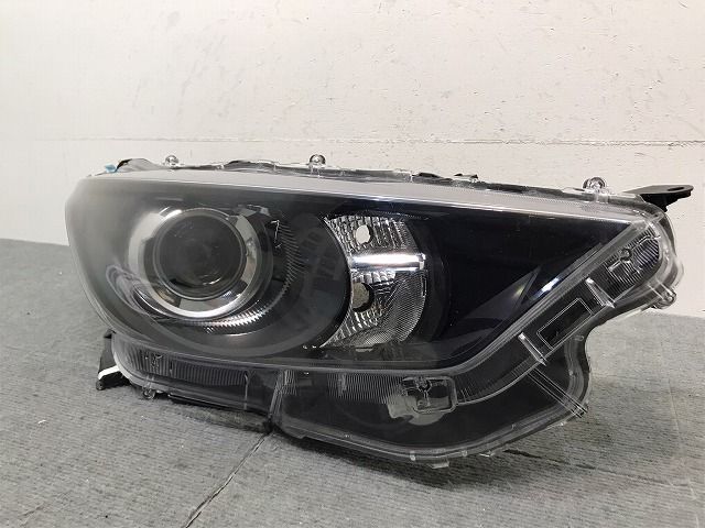 磨き済み ヤリス MXPA10 純正 ヘッド ライト 左 ハロゲン 81170