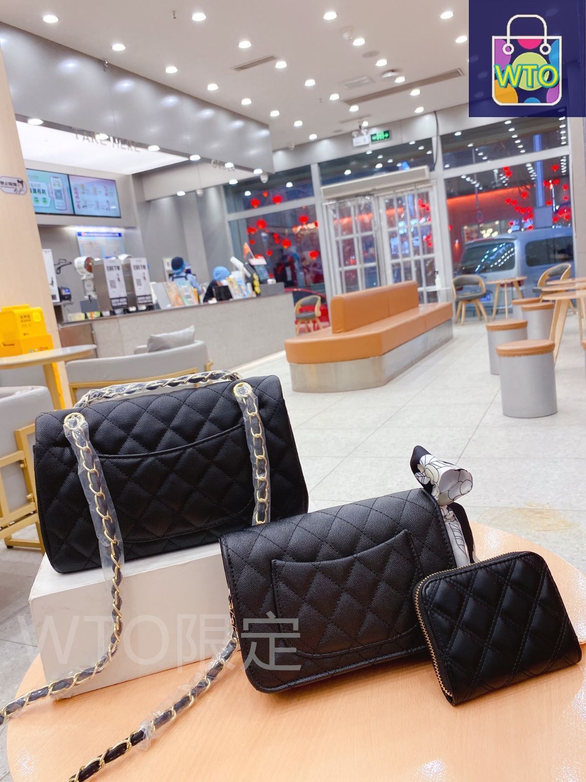 クールデザイン★【CHANEL】ショルダーバッグ スマホ以外にも♡【 CHANEL 】シャネル スマホホルダー 25C