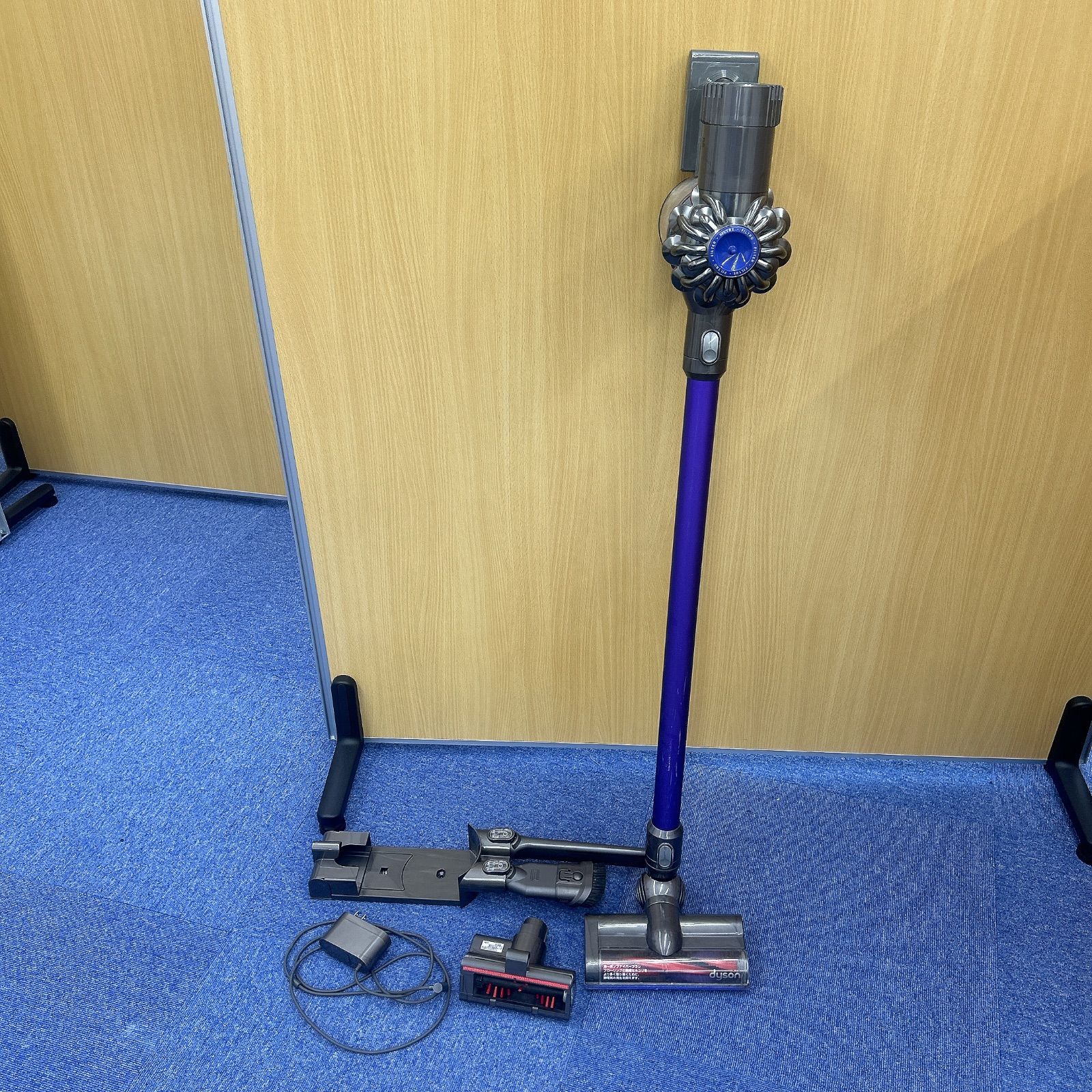 ダイソン DYSON DC62 コードレスクリーナー シルバー/パープル 中古 訳