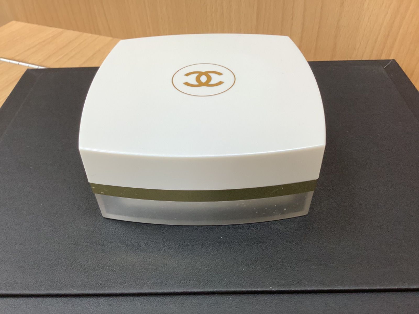 CHANEL ココマドモアゼル フレッシュ ボディーパウダー 未使用 CHANEL - シャネル ココ マドモアゼル フレッシュ ボディ