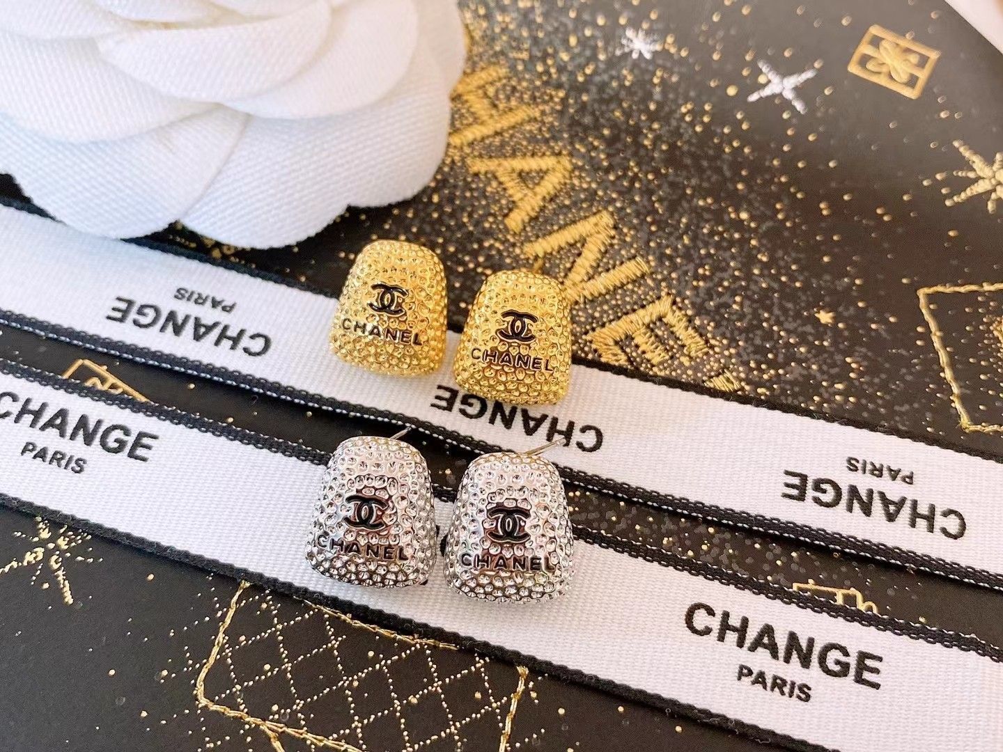 mY♡です【超希少】未使用 CHANEL ピアス 入手困難モデル シンプルなCCロゴ♡CHANEL シャネル ピアス (CHANEL/ピアス