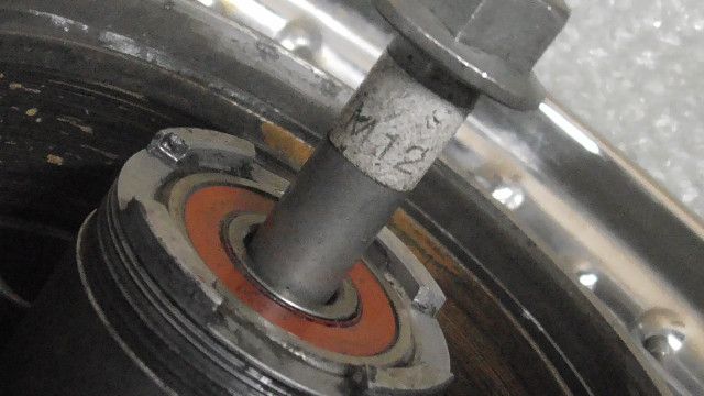 フロントホイール M12