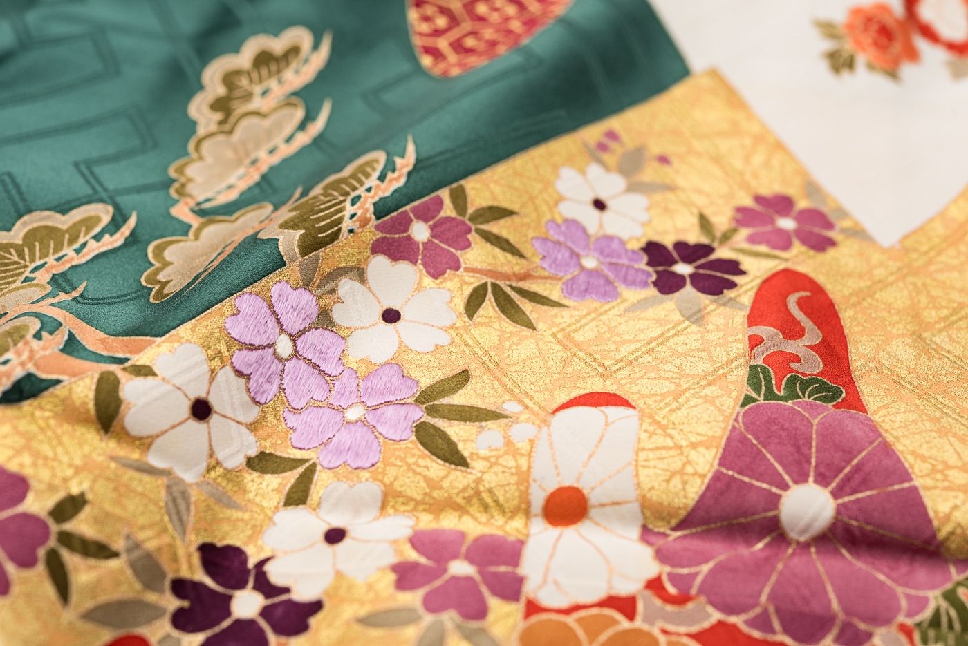 平和屋着物○豪華振袖 型染め 遠山エ霞草花文 暈し染め 正絹 逸品