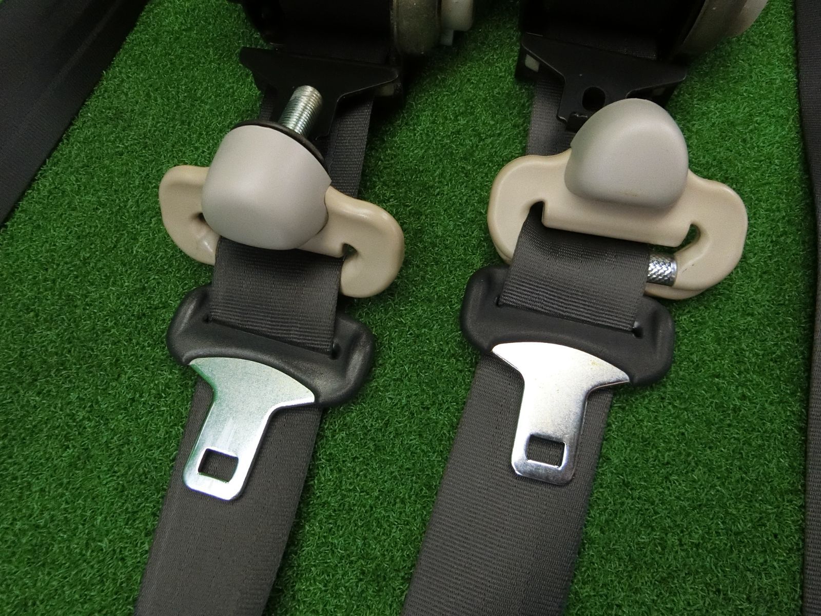 10642 N-BOX JF1 フロント シートベルト 左右セット キャッチ6227518 6227519