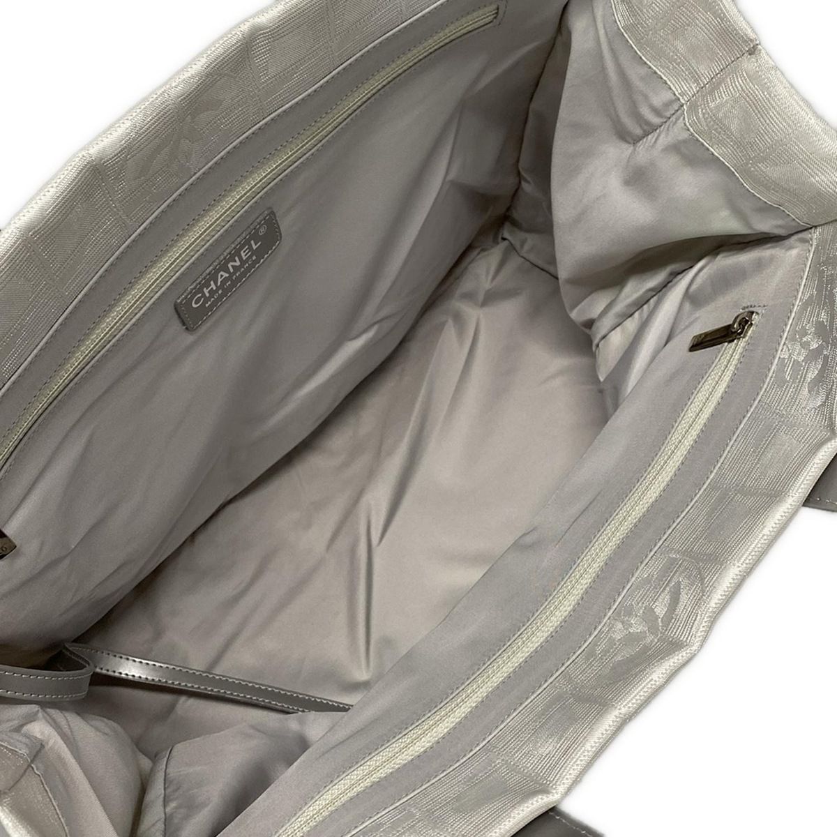 【値下げ】CHANELシャネル　ニュートラベルライン　ハンドバッグシルバー シャネル(CHANEL) ニュートラベルライン(New Travel Line) 中古