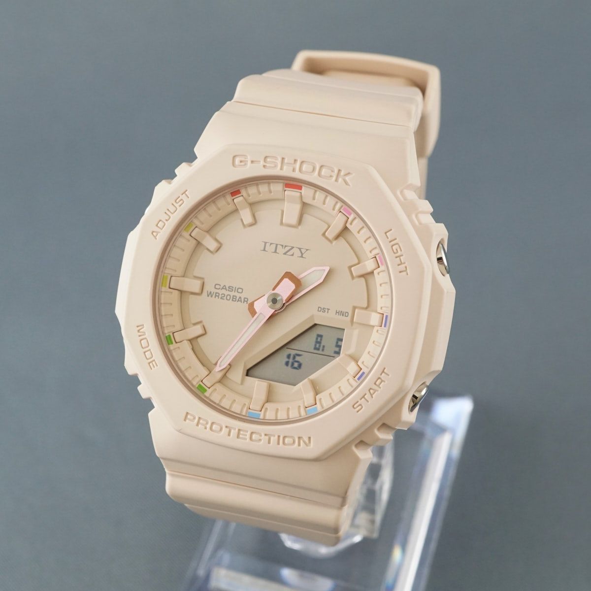 珈琲　G-SHOCK ITZYコラボ ベージュ時計 G-SHOCK × ITZY コラボ 腕時計 USED美品 GMA-P2100IT ベージュ