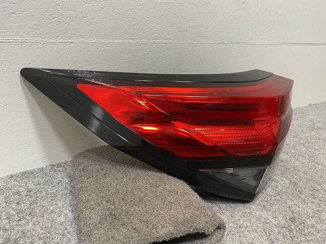 ノート　E13 日産　NOTE 純正テールランプ　一式　左右 日産 E13ノート テールランプユニット一式(4点) セール中 日産 ノート