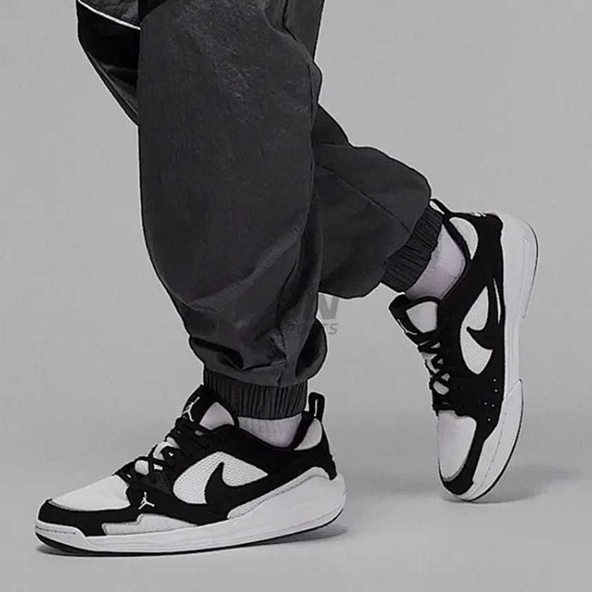 NIKE ナイキ ジョーダン コンポート 時代 メンズ スニーカー 黒 白 HJ6777 ー 001