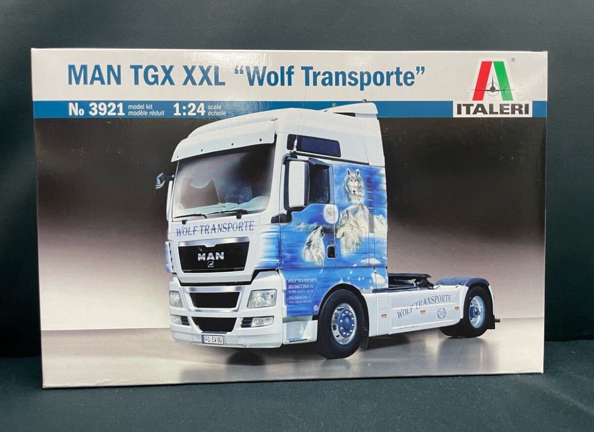プラモデル　1/24 MAN TGX XXL ”ウルフ トランスポート” トラクターヘッド [IT3921] Amazon | イタレリ 1/24 MAN TGX XXL 