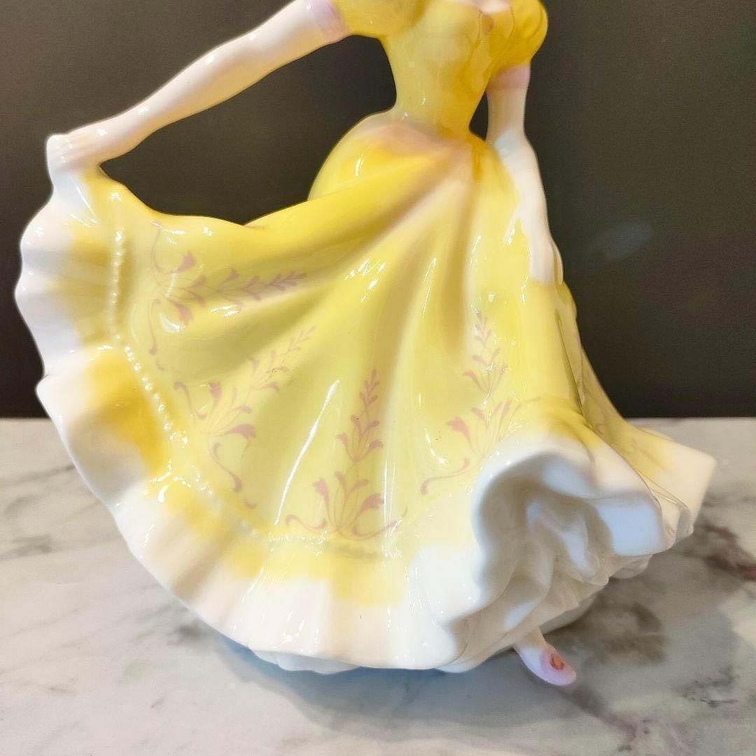 ロイヤルドルトン ニネット 陶器 人形 置物 ハンドペイント エレガント ダンス NEXPOTALLINN_EU