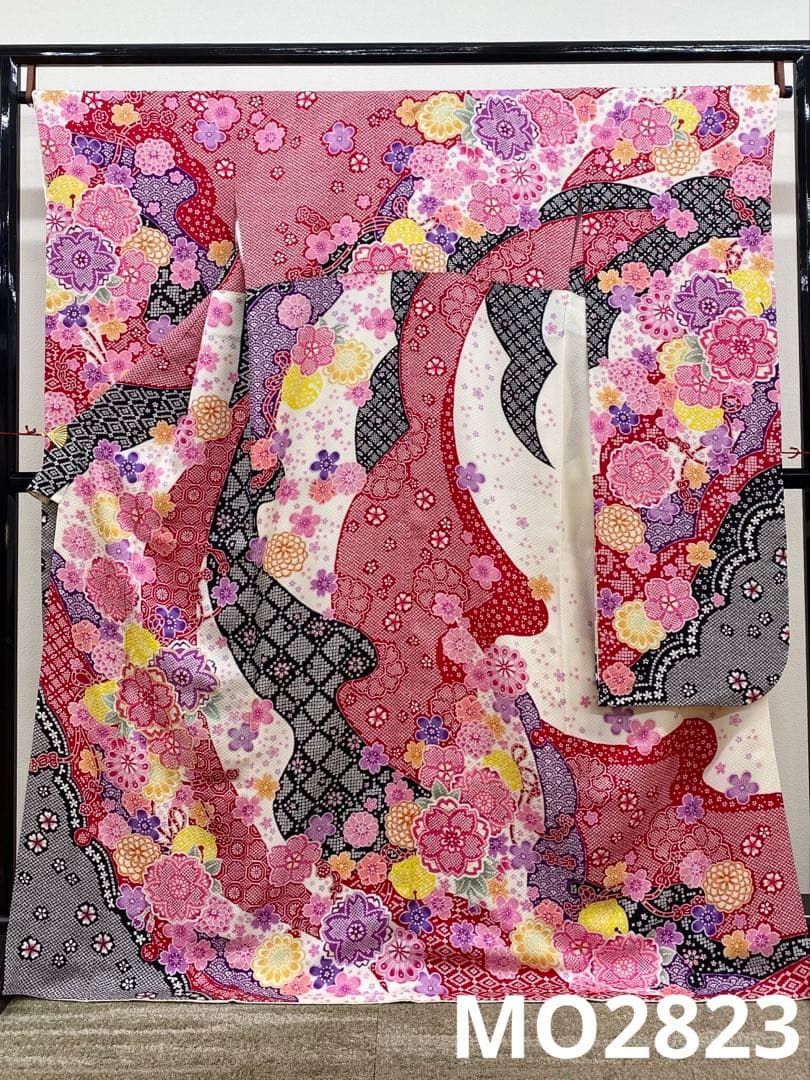 振袖 豪華 銀通し 刺繍 金彩 身丈176cm パールトーン加工済 トールサイズ 振袖 豪華 金彩 紋意匠 大輪 身丈167cm 撥水加工済 振袖 豪華 金彩 刺繍