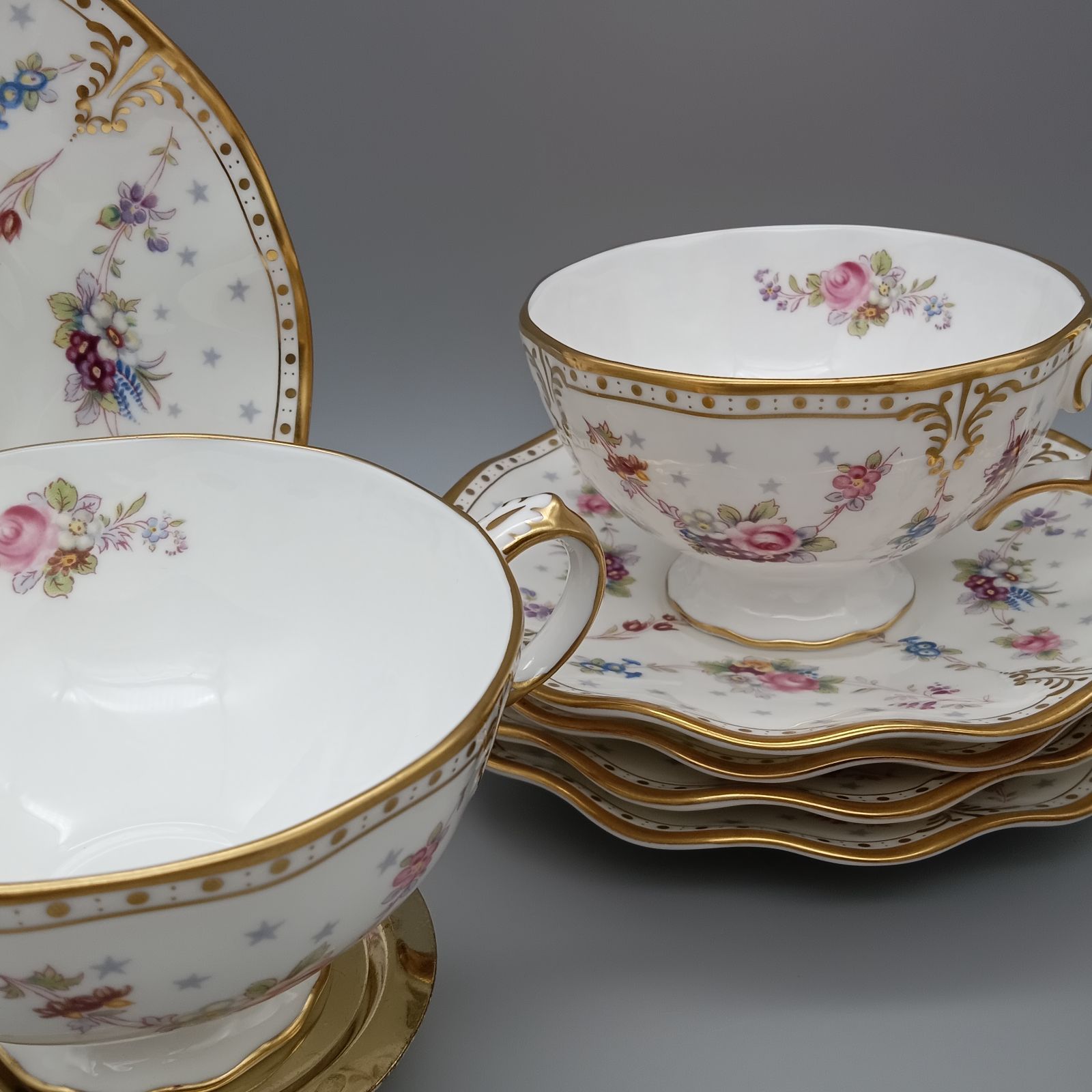 ロイヤルクラウンダービー 新品未使用 ケーキ皿、カップアンドソーサー 6客セット ロイヤルクラウンダービー 新品未使用 ケーキ皿、カップアンド