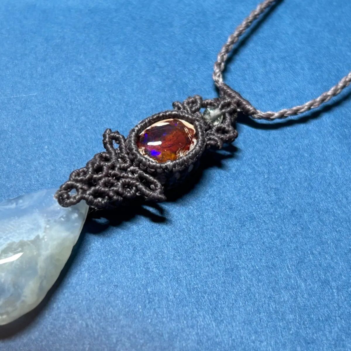 最高 カンテラオパールとブルーレースアゲートのマクラメネックレス 30