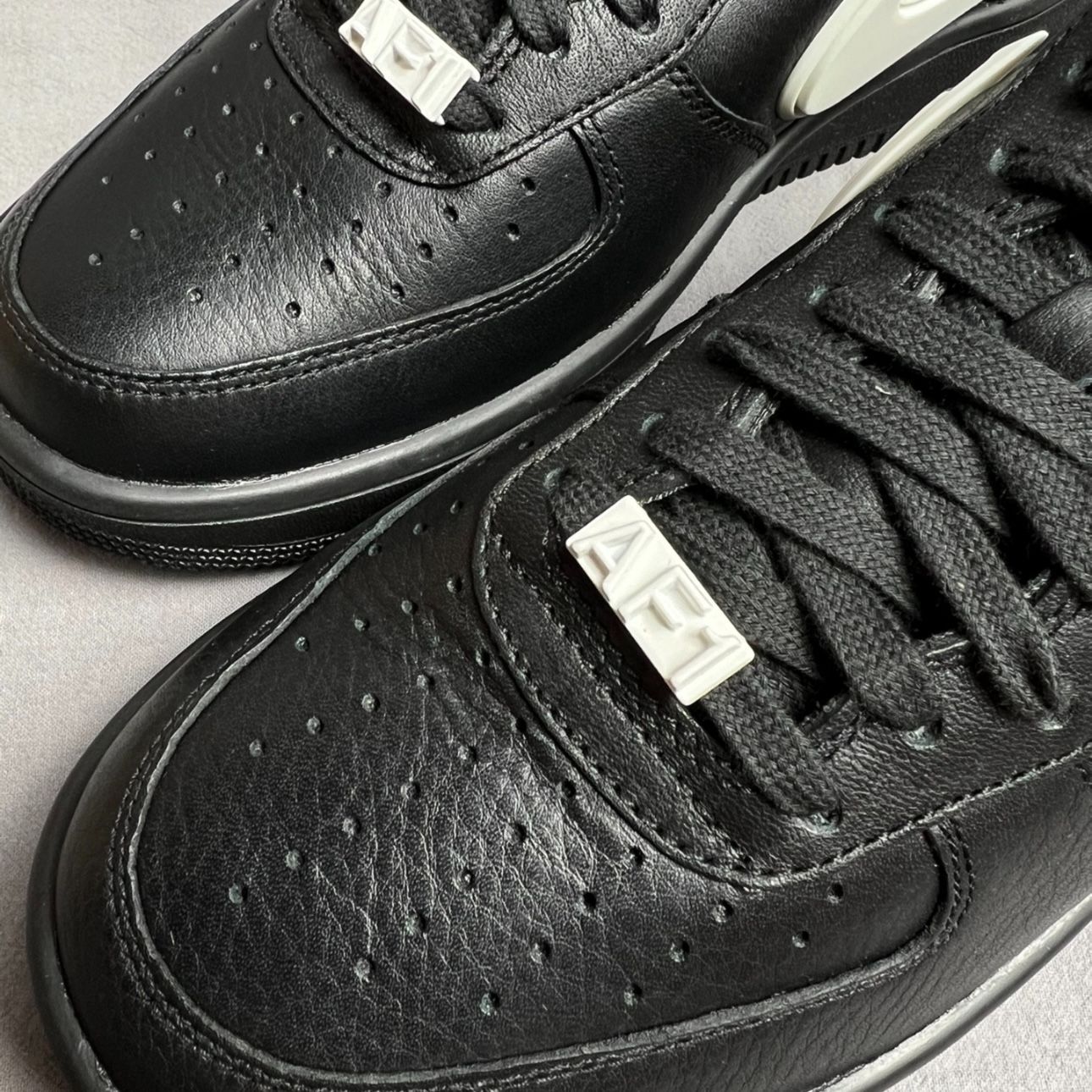 AMBUSH × ナイキ エアフォース 1 ロー「ブラック」スニーカー AMBUSH × Nike Air Force 1 Low "Black"