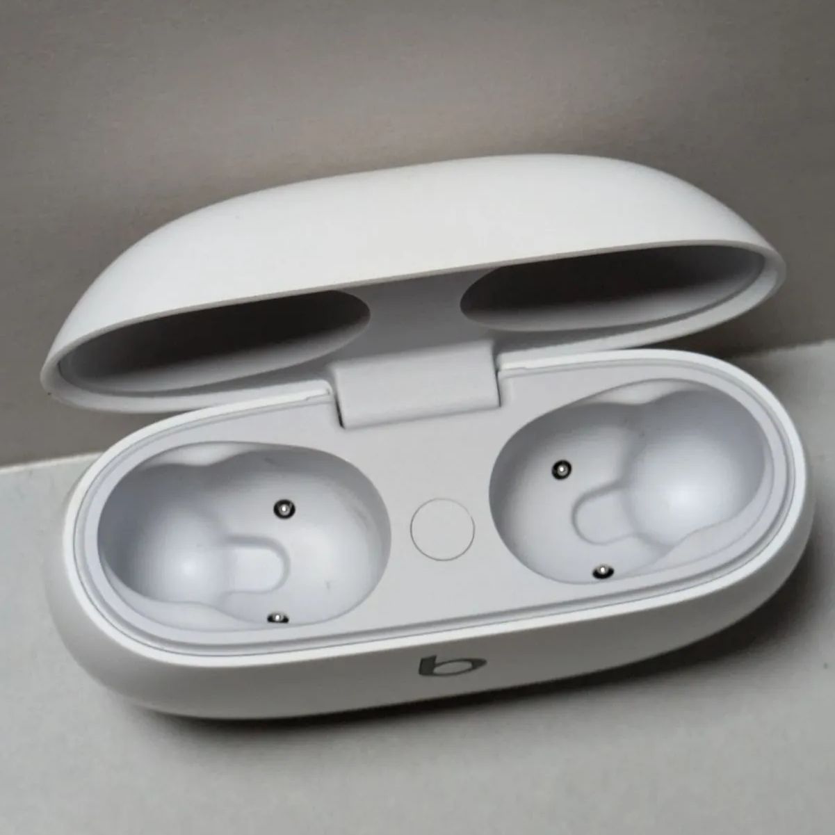 Beats by Dr. Dre Beats Studio Buds A2514 MJ4X3PA 白 ホワイト 充電ケースのみ Bluetooth  ヘッドフォン ワイヤレスイヤホン 中古 ① - メルカリ