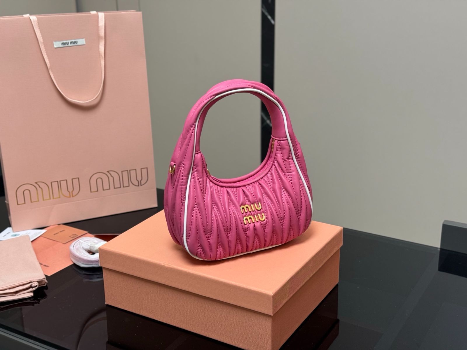 ☆MiuMiu☆Wander ホーボーバッグ 正規品 送料関税込☆MIU MIU マトラッセ ワンダー ミニ ホーボー バッグ