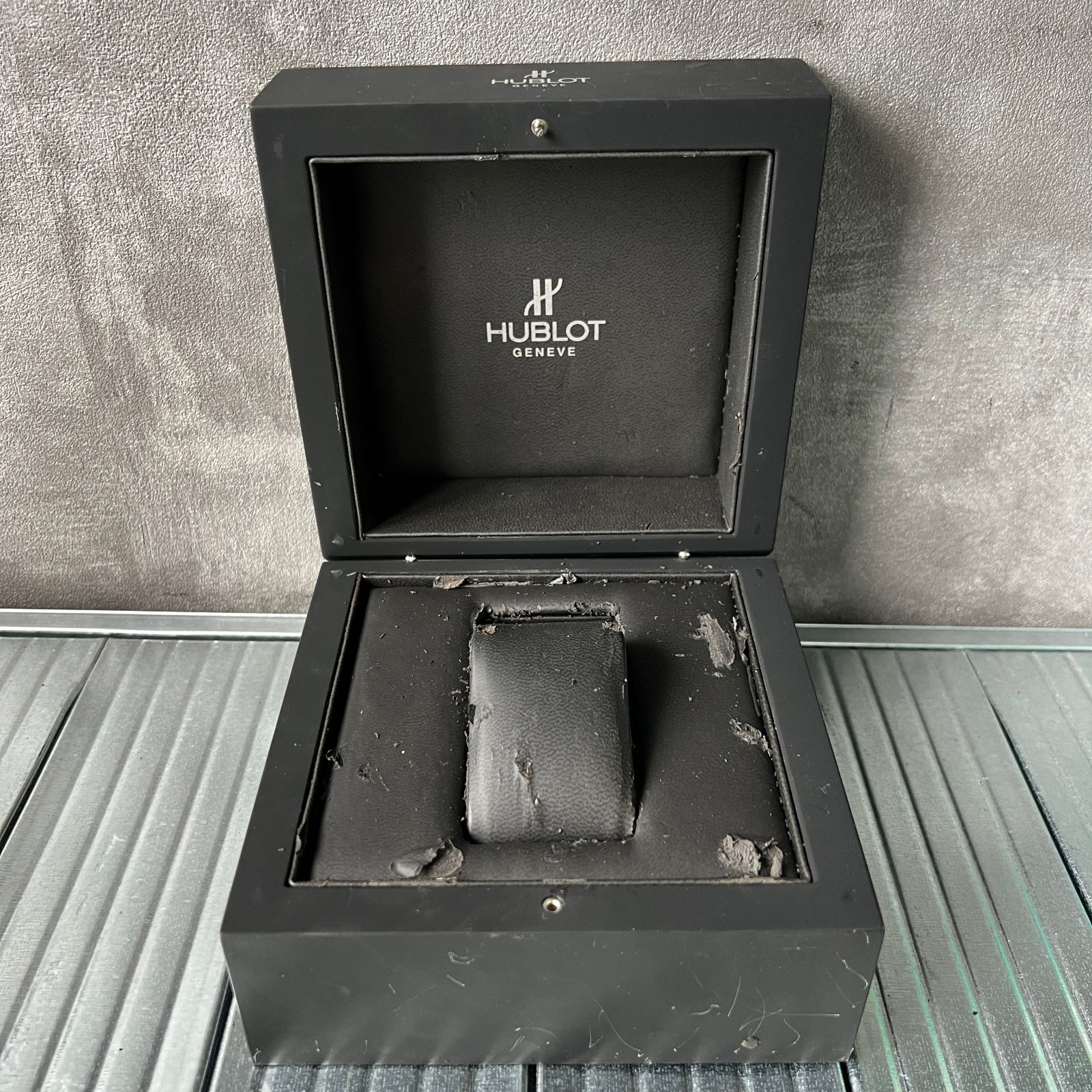Hublot ラウンドケース　箱 送料無料 HUBLOT 箱 ウブロ 内箱 外箱 ボックス ケース 時計