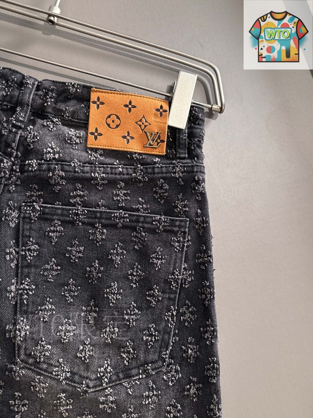 【トレンド感をプラス】LOUIS VUITTON デニムショートパンツ 今日特価】LOUIS VUITTON 2025SS グラデーション刺繍デニム