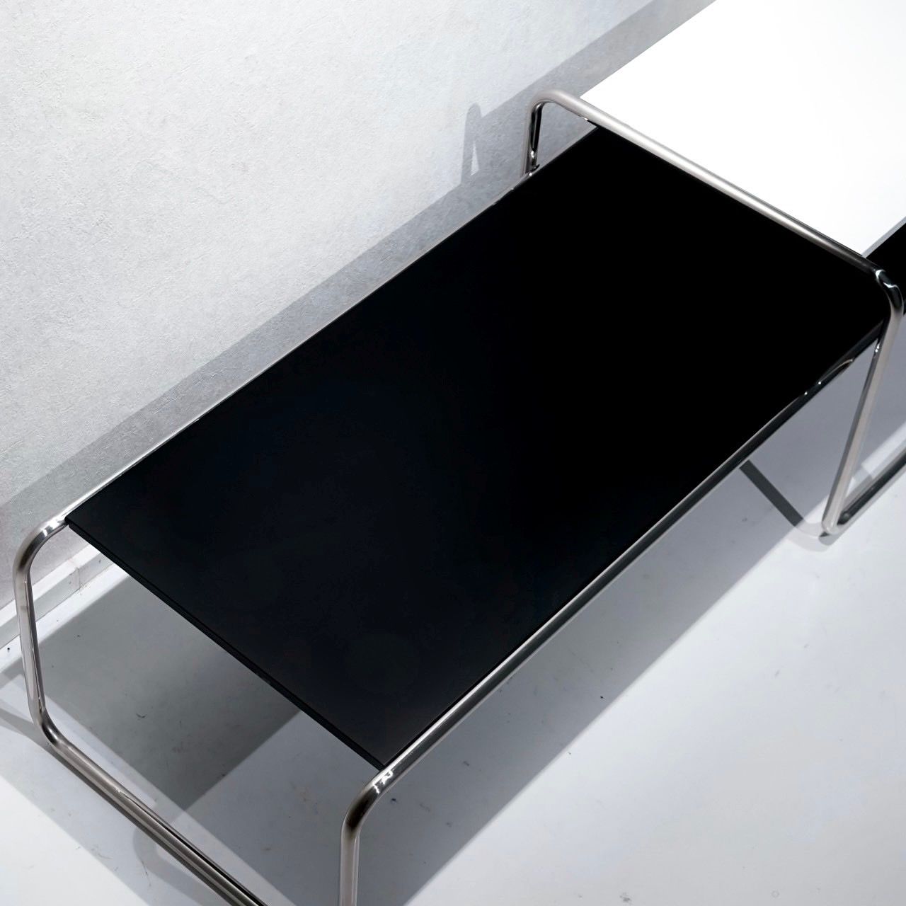 Laccio Side Table - Original Design | Knoll