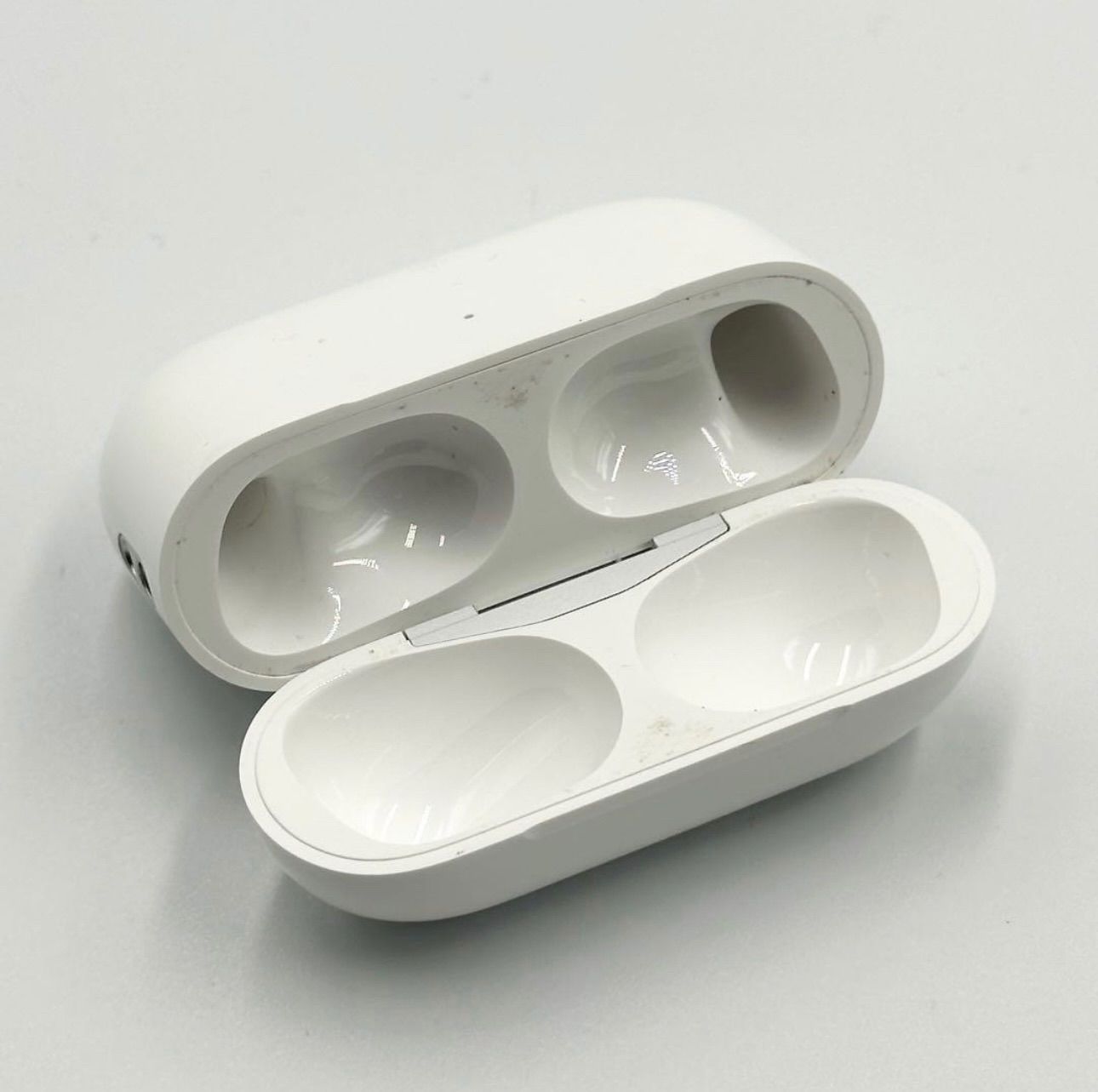 正規品】AirPods Pro 第2世代/A2968/充電ケースのみ！ : 中古パソコン