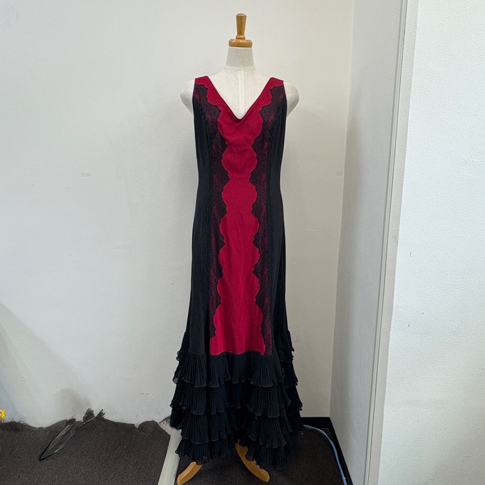 ソニアジョーンズ フラメンコ衣装 ドレス ボルドー 黒 レース 裾フリル ノースリーブ