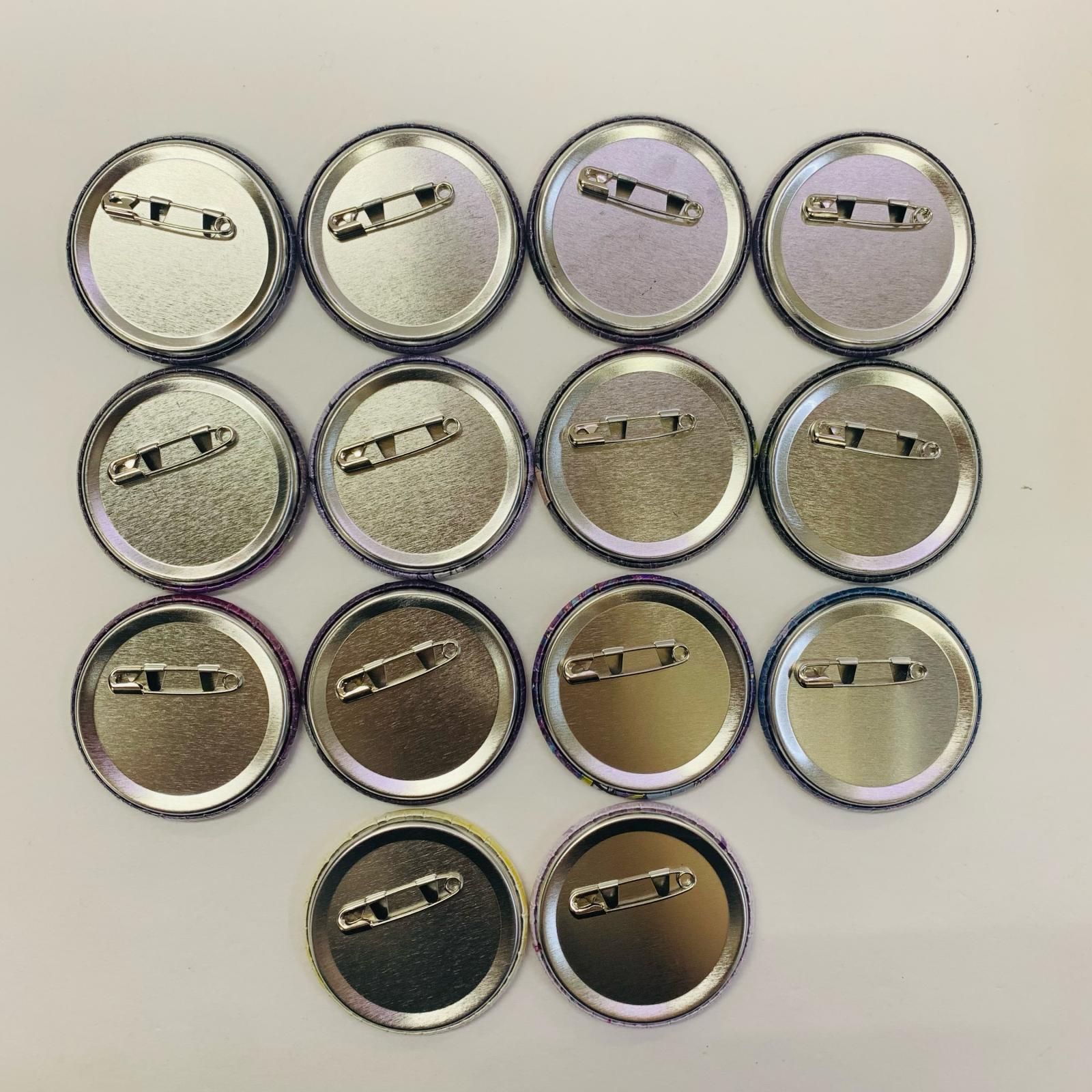 飾磨店】 中古 その他ホビー 志麻 缶バッジ14個セット