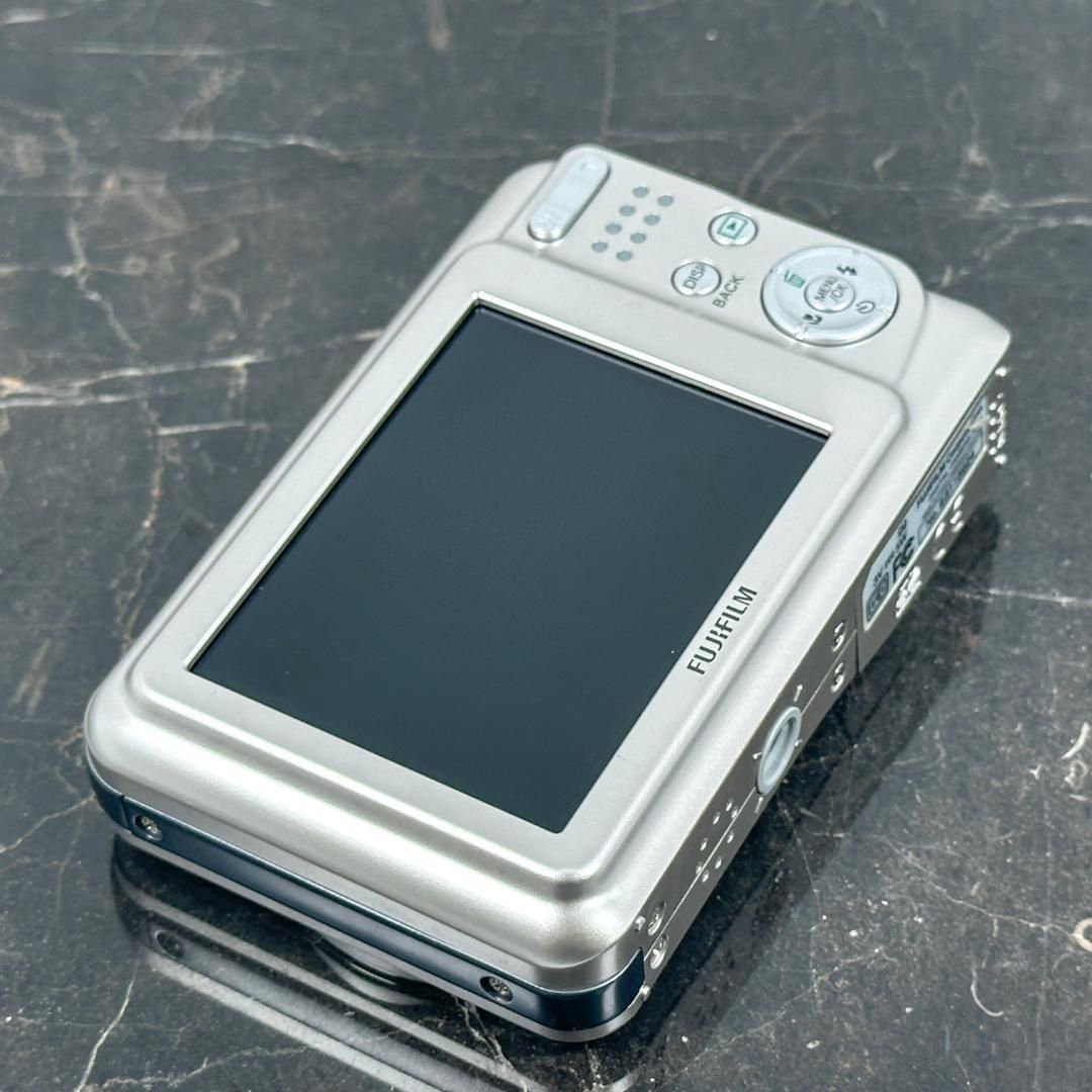 fujifilm finepix A100 デジタルカメラ 乾電池式 シルバー FUJIFILM