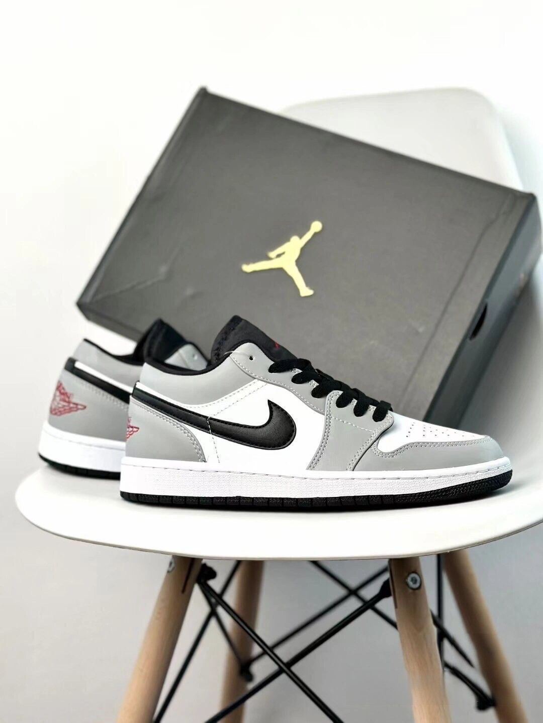 れのあ❥即購入OK❥値下NG←値下コメ❌　 お値下げしました??即購入新品箱付?? NIKE AIR JORDAN 1 LOW