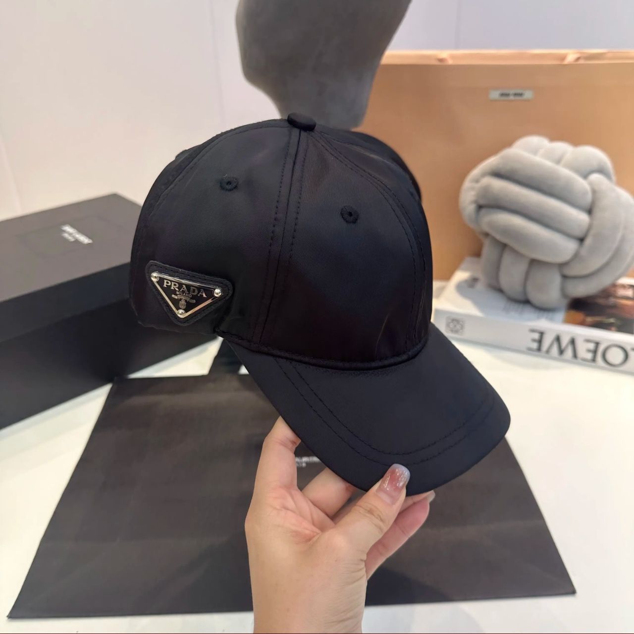 新品PRADA プラダナイロンベースボールキャップ未使用 - メルカリ
