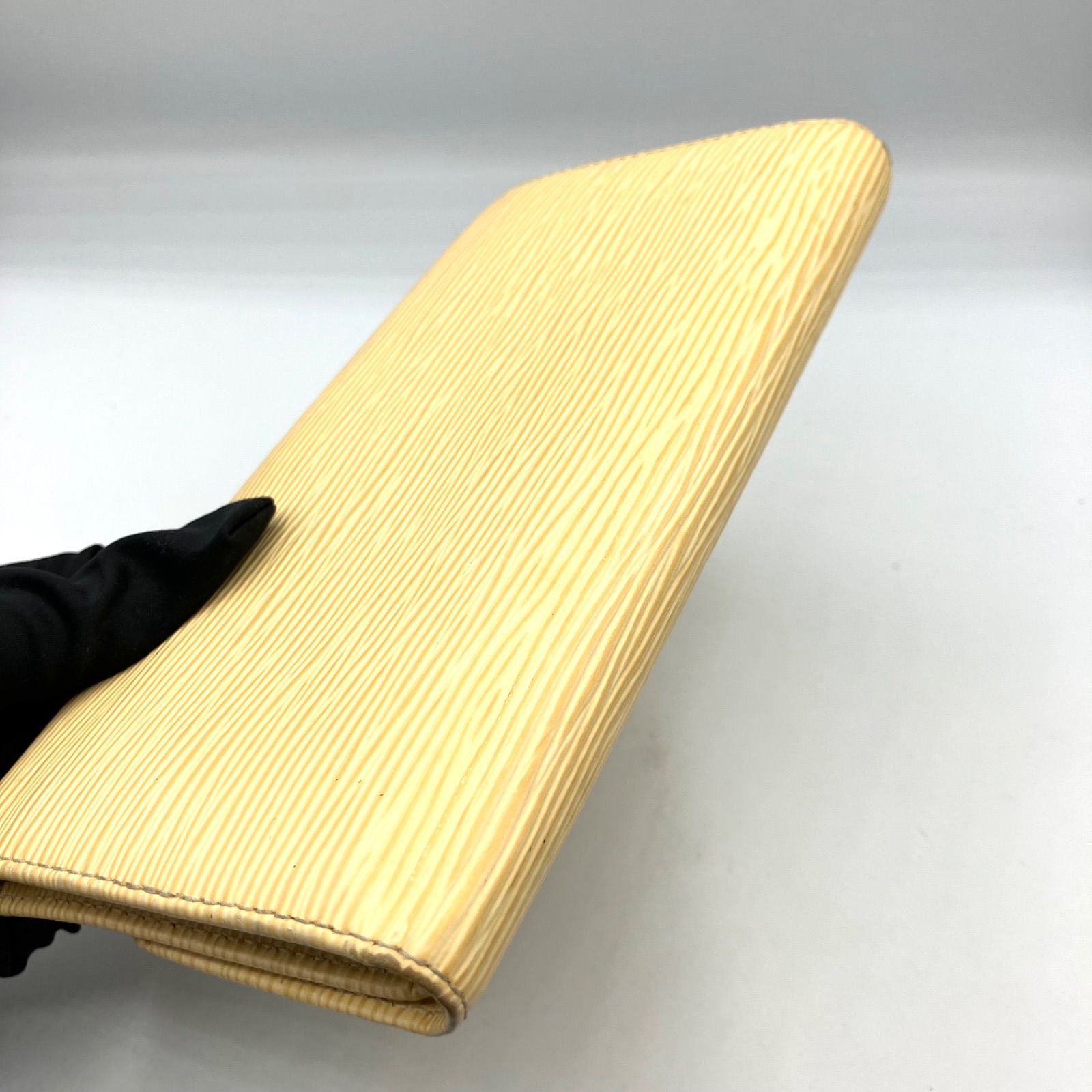 鑑定済み】正規品 LOUIS VUITTON ルイヴィトン エピ 財布 M6338A