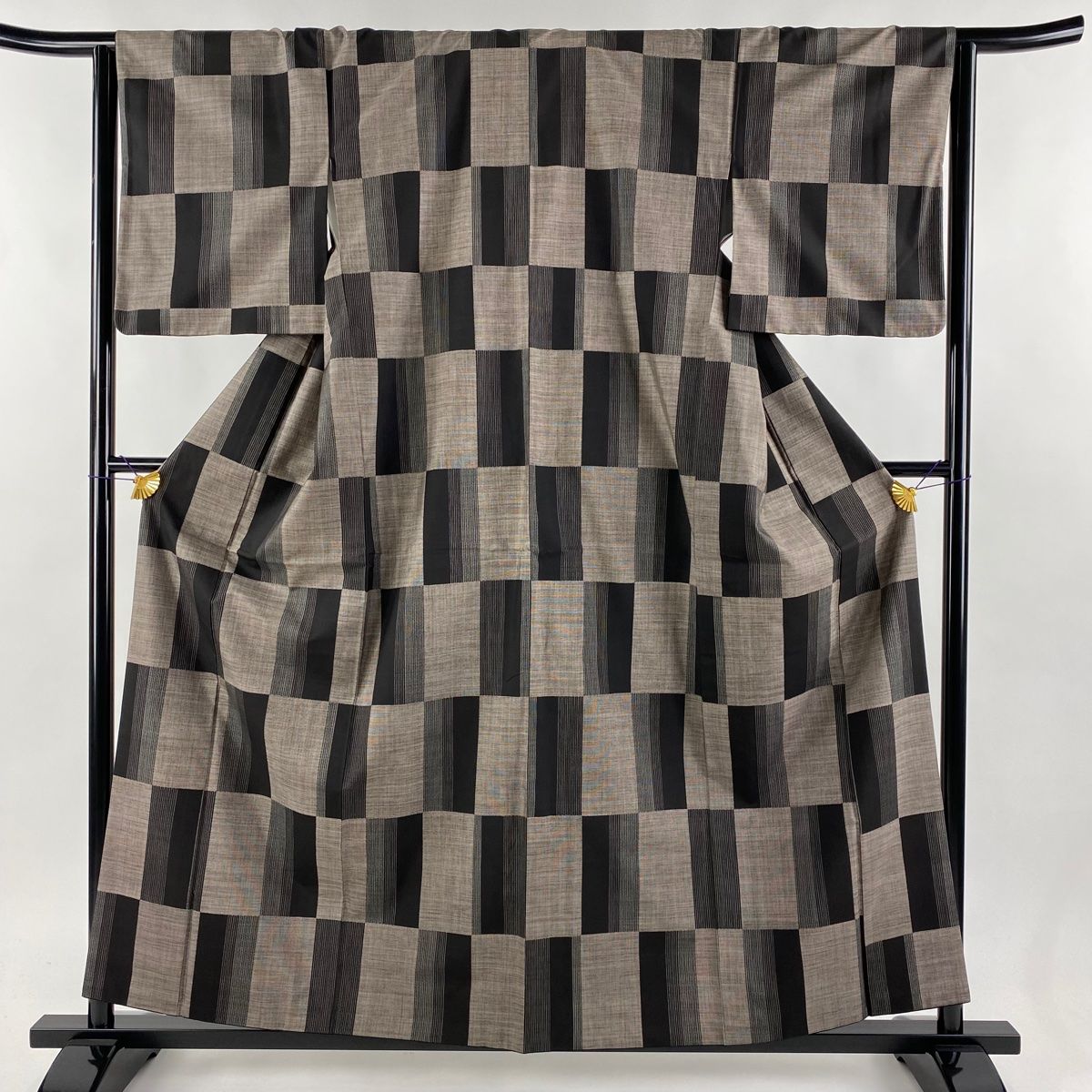 紬 身丈159cm 裄丈64cm M 袷 変わり市松 焦茶色 正絹 美品 名品 【中古  