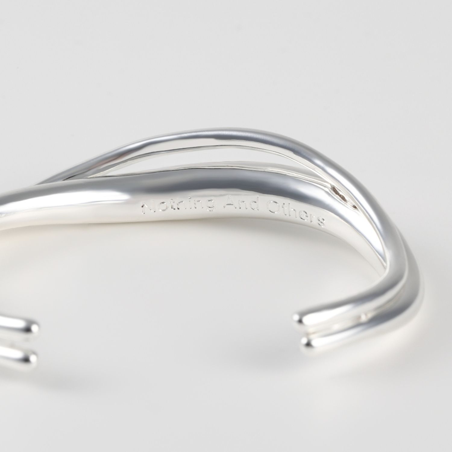 【Nothing And Others/ナッシングアンドアザーズ】Nuance line cross Bangle　バングル　 シルバー925プレーティング　14K　2023新作　ニュアンスデザイン　アクセサリー