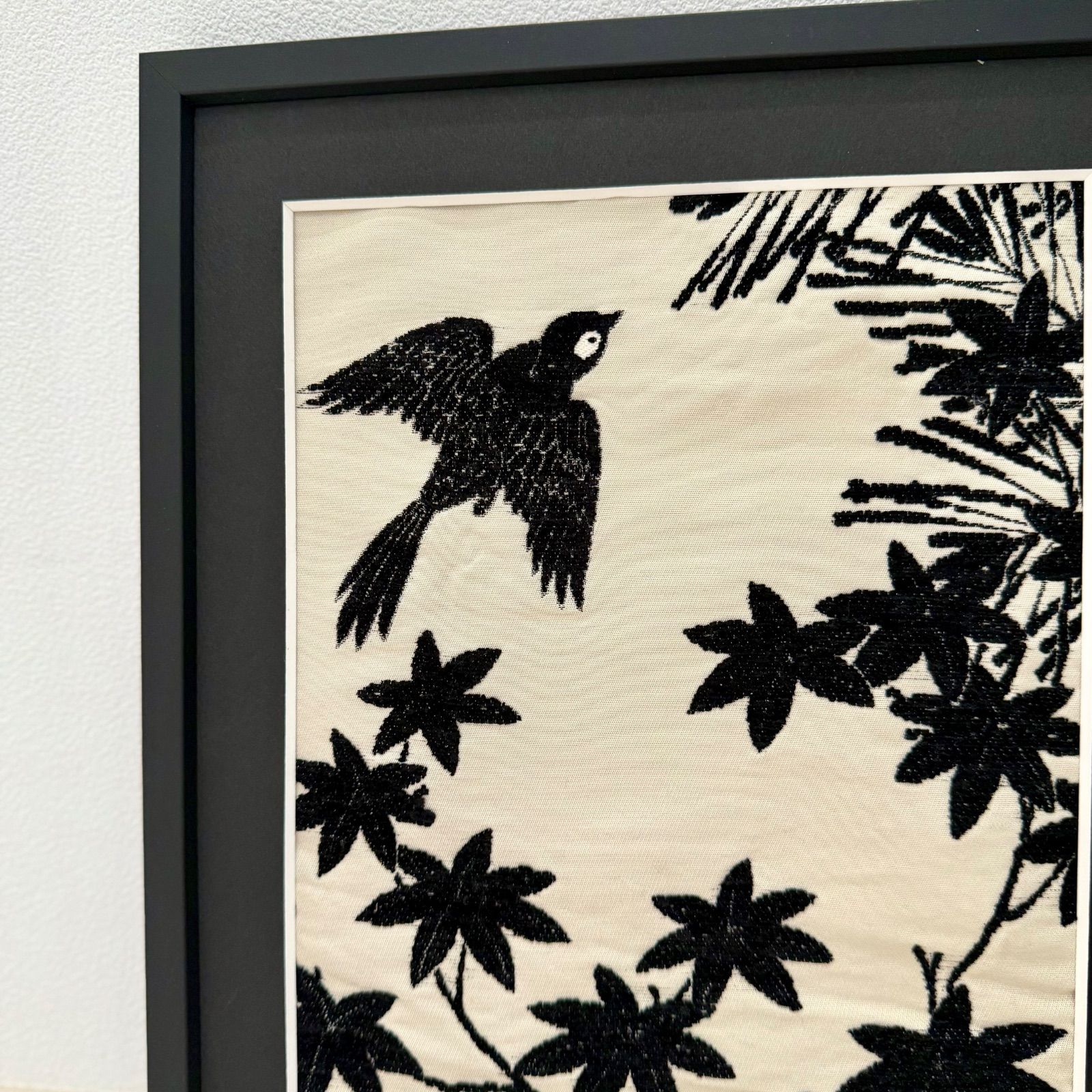 京都帯屋さん フレーム入りシルク織物アート カラスと紅葉