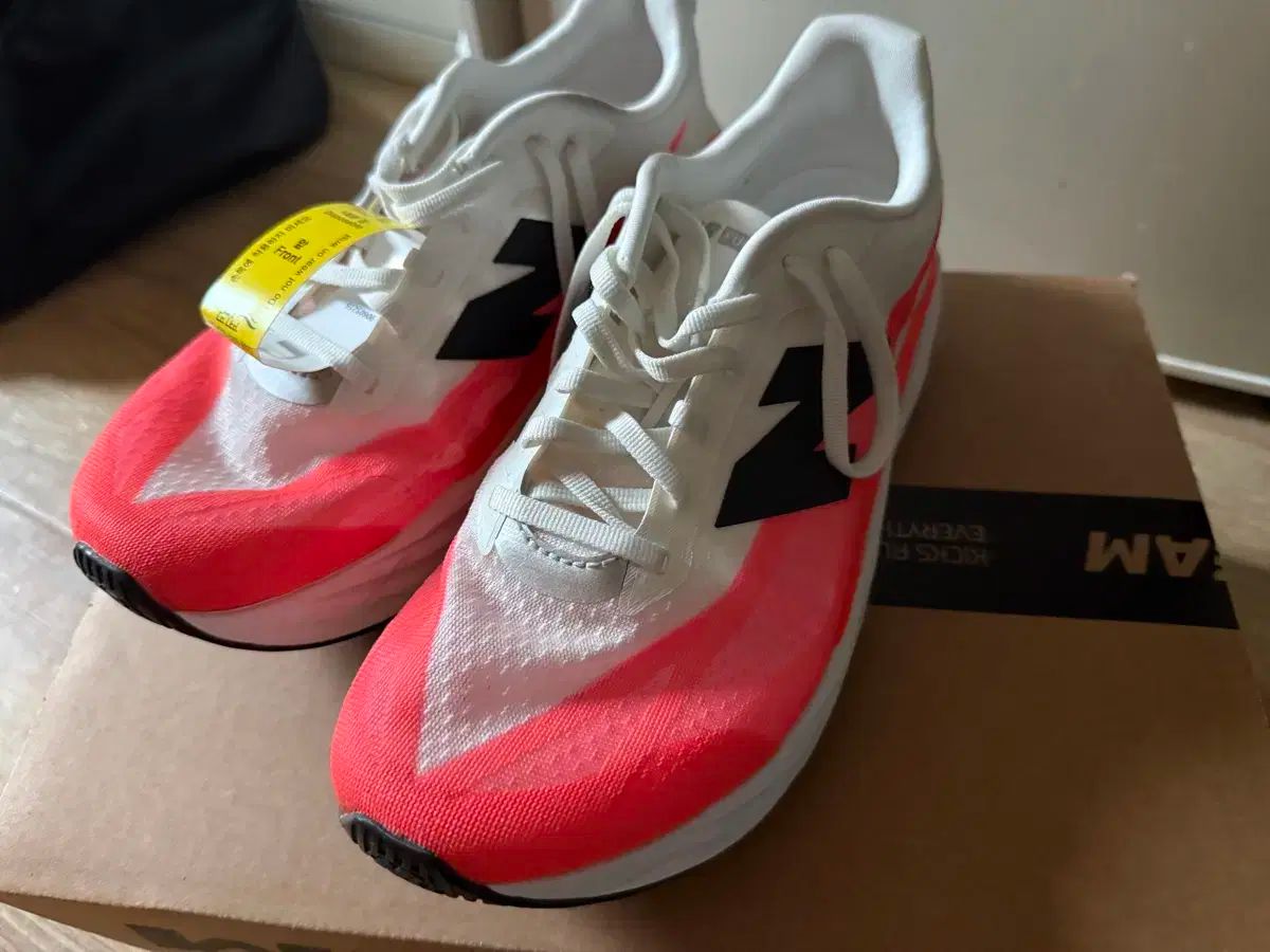 ニューバランス フューエルセル レベル v5 2E