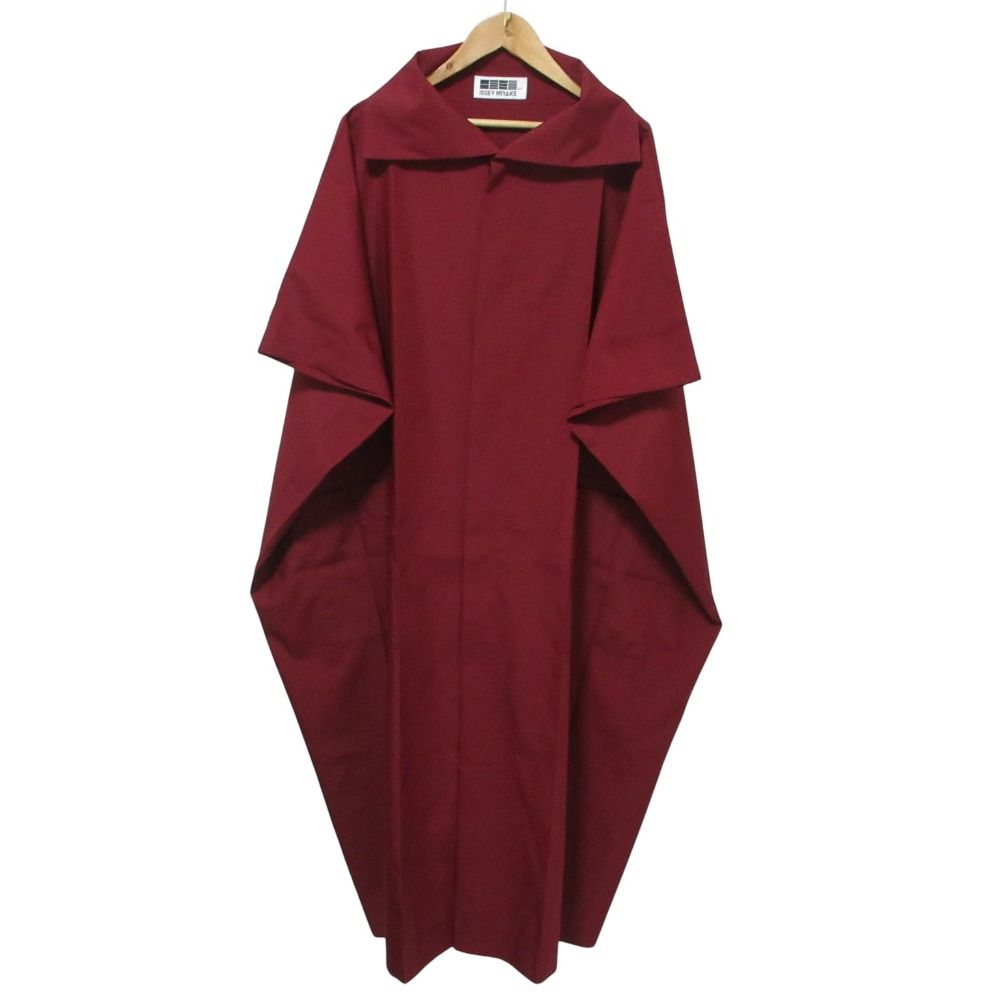 1325.ISSEY MIYAKE アシンメトリックロングコート 132 5. ISSEY MIYAKEより、畳んでも美しい大胆な柄が特徴の