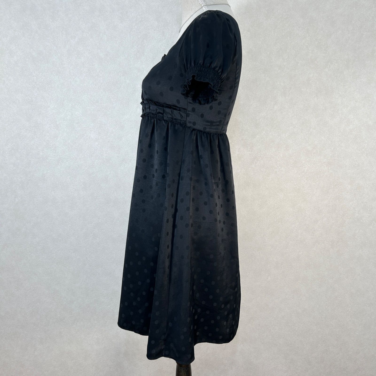エミリーテンプル　Emily Temple 160センチ　黒の清楚なワンピース♪ エミリーテンプル Emily Temple 160センチ 黒の清楚なワンピース